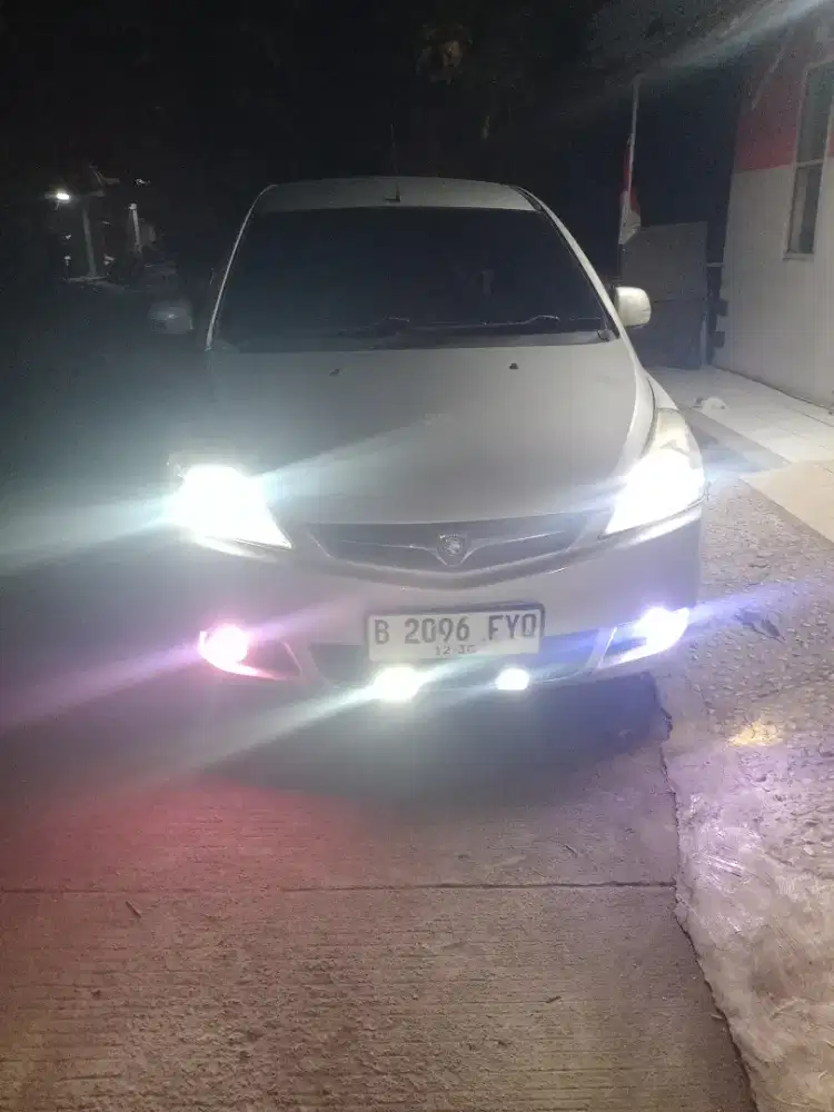 Mobil Proton Exora exekutif metic responsif pajak on plat panjang