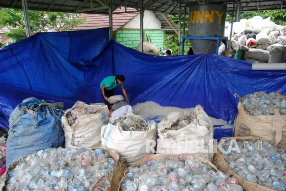 Beli limbah botol mineral dan gelasan mineral 5.000/kg