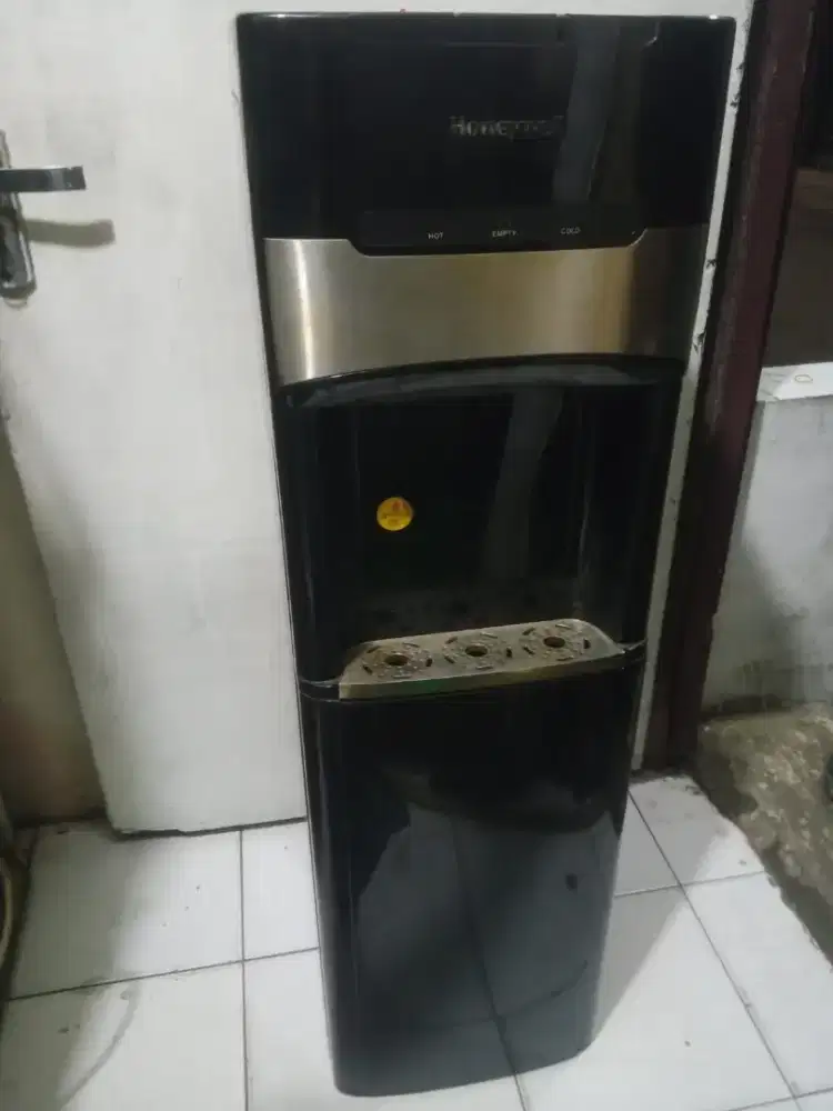 Dispenser galon bawah