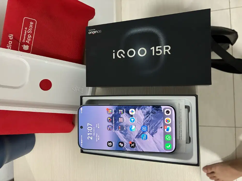 IQOO 15R 8/256 gb 8 Elite Gen 5 warna 8-bit Silver