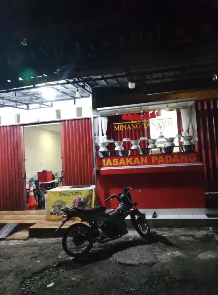 Mencari anggota Rumah makan padang