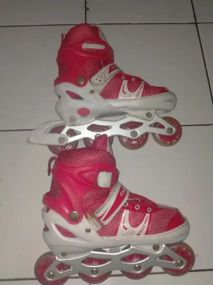 Sepatu roda  umur 6-8 tahun