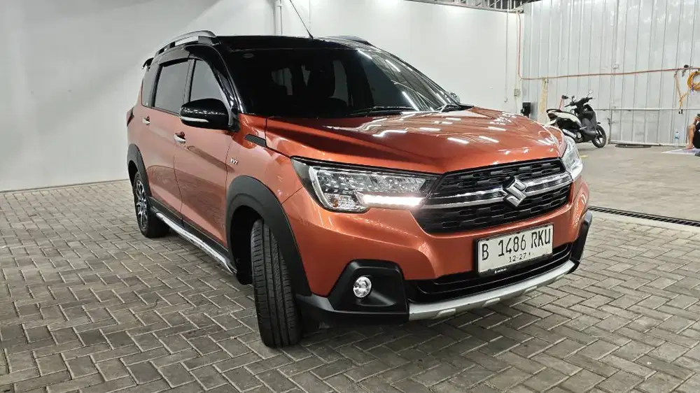 Suzuki XL7 Alpha AT 2022 – Orange Metallic 2-Tone – KM 49rb – Jakarta