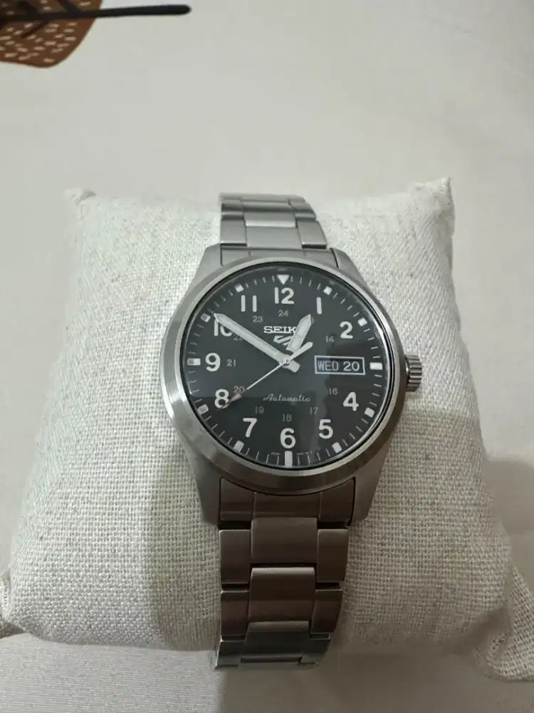Jam tangan Seiko 5