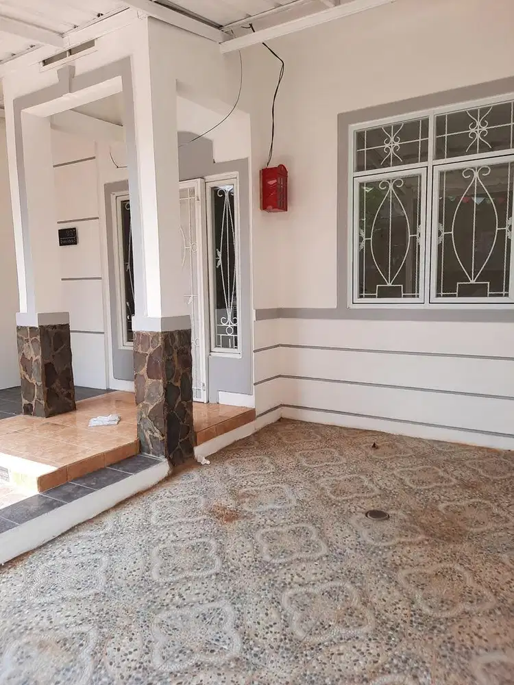 RUMAH DISEWAKAN TAHUNAN (Graha Raya Bintaro)