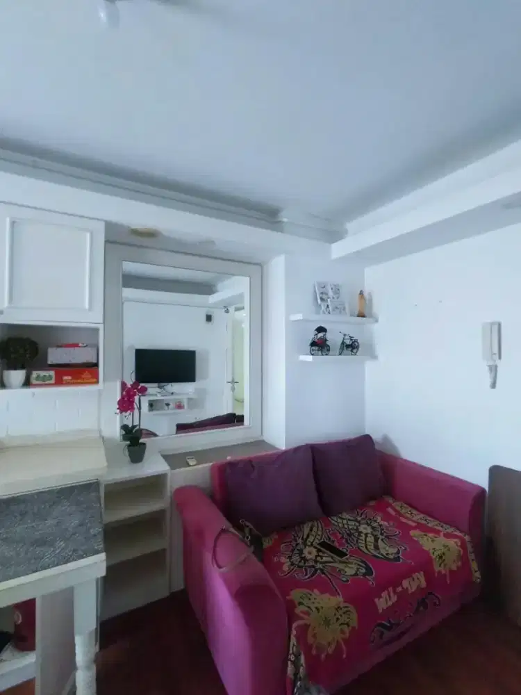 DIJUAL APARTEMEN BASSURA CITY 2BR FURNISHED LANTAI RENDAH