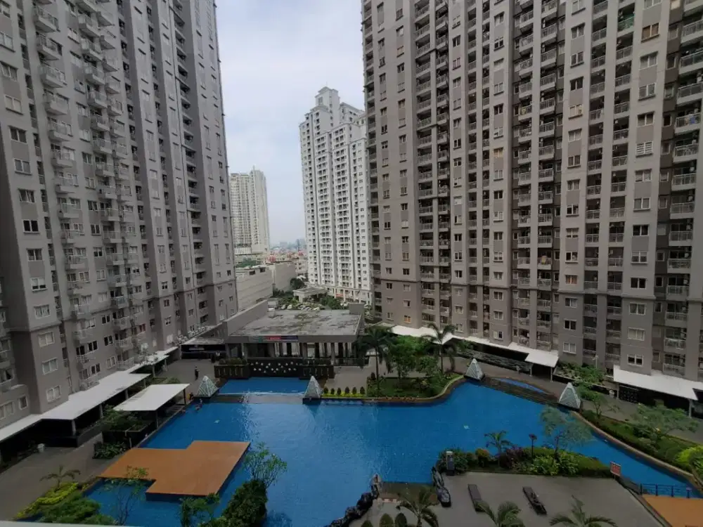 JUAL 2BR plus unfurnish view pool lantai rendah Apt.Royal mediterania garden
