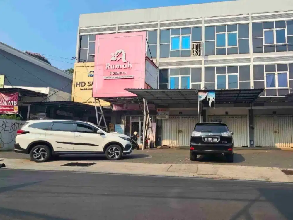 ruko murah 3 lt BU SEGERA di pinggir jalan raya sigura gura selangkah ke kampus besar, Bagus buat segala usaha dan jalan sangat ramai lingkungan kos kosan