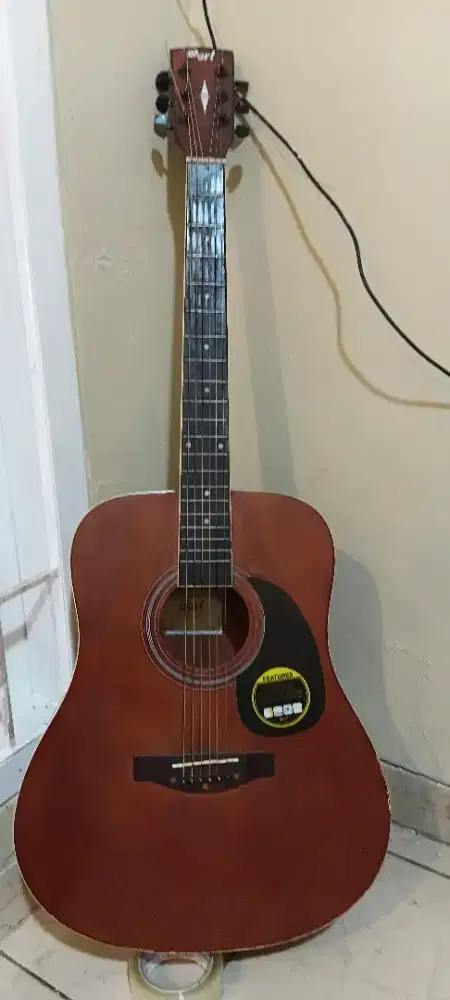 Gitar merk Cord