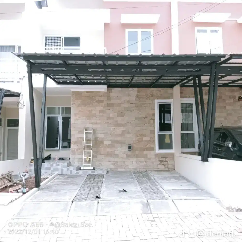 Kanopi alderon rumah terpasang