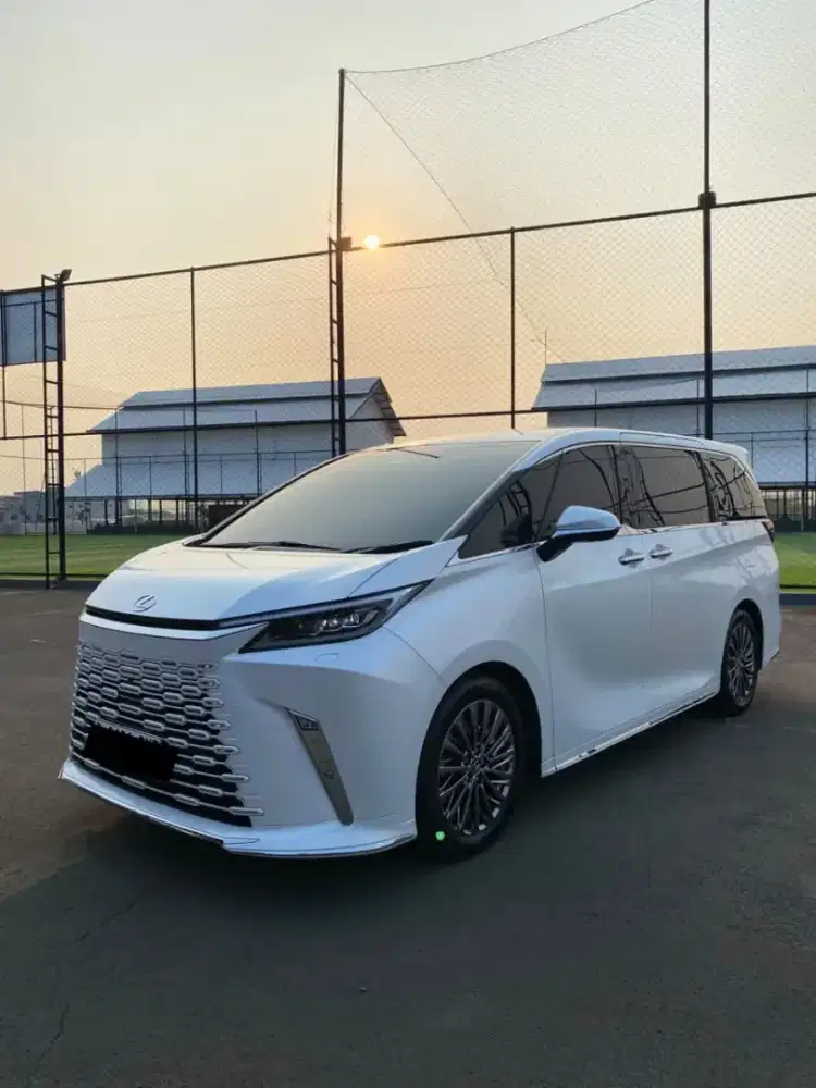 Lexus LM 350H 4 Seater NIK 2025 White Perfect Condition
