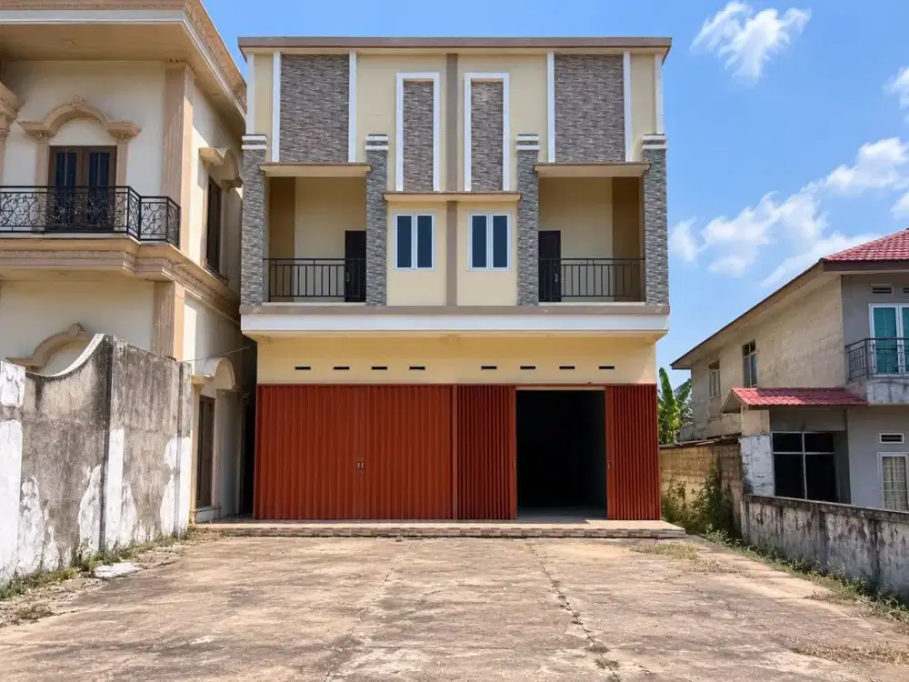 Ruko Komersial 2,5 Lantai di Kawasan Berkembang Pesat - Tersedia 2 Unit Berdampingan!