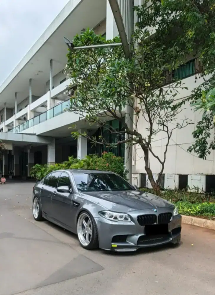 BMW M5 CBU NIK 2012 KM 31rb Grey Perfect Condition.