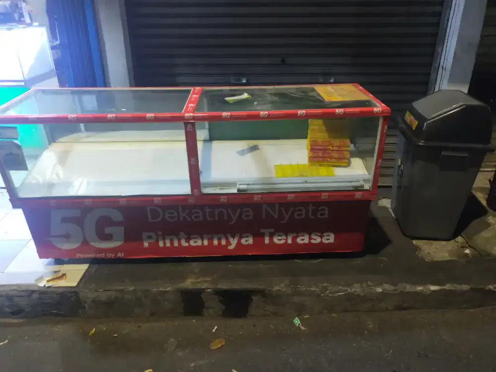 Etalase konter hp