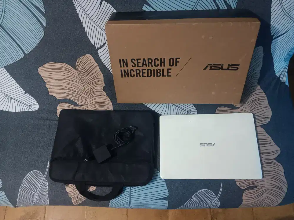 Laptop ASUS X453M Slim 14 Inch ( Kond Masih bagus 99% )