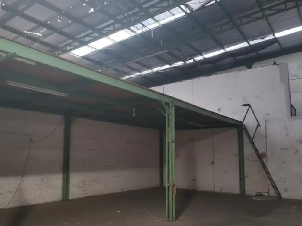 Jual/Sewa Ruko Luas Bagus Terawat Siap Huni Cocok untuk Toko Emas Showroom Hadap Timur di Otista