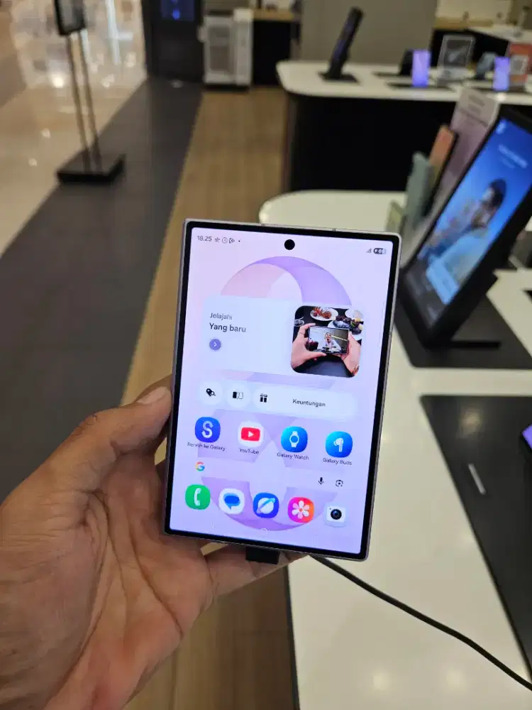 SAMSUNG Z FOLD8 512GB DAN BONUS AKSESORIS ORIGINAL SENILAI 5,5 JUTA