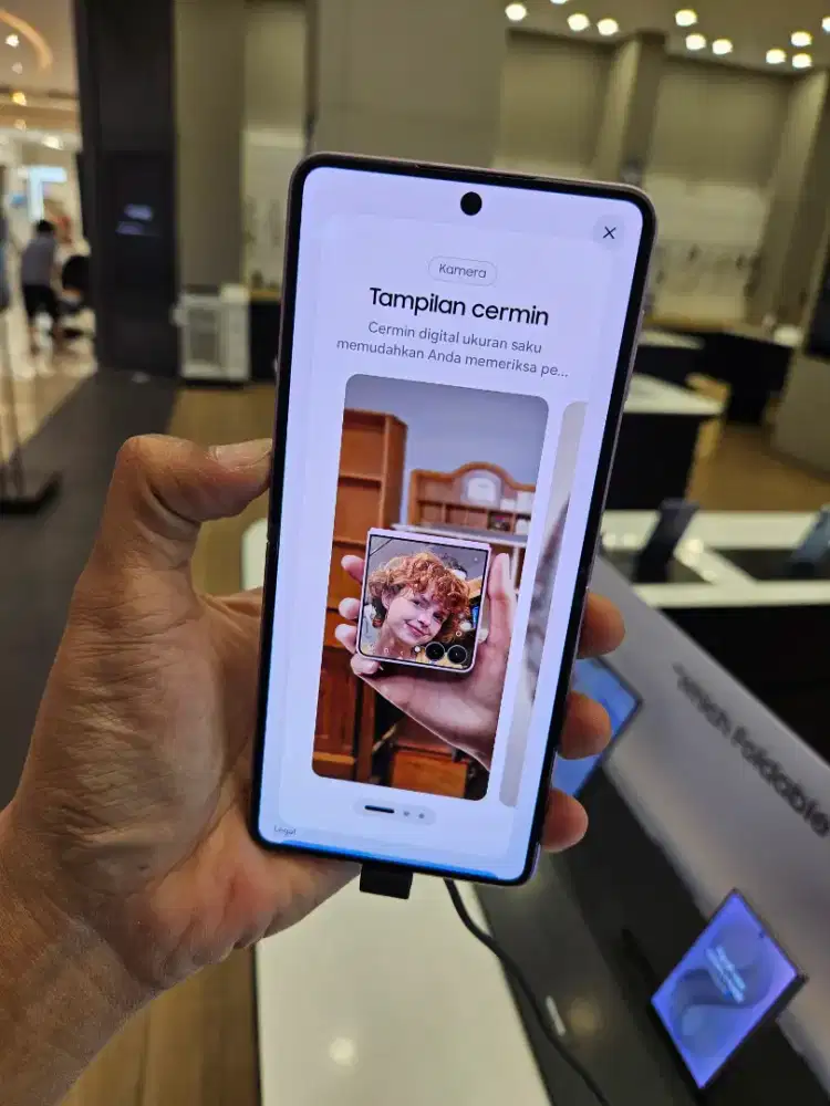 SAMSUNG Z FLIP8 512GB BONUS AKSESORIS ORIGINAL SENILAI 4,5 JUTA