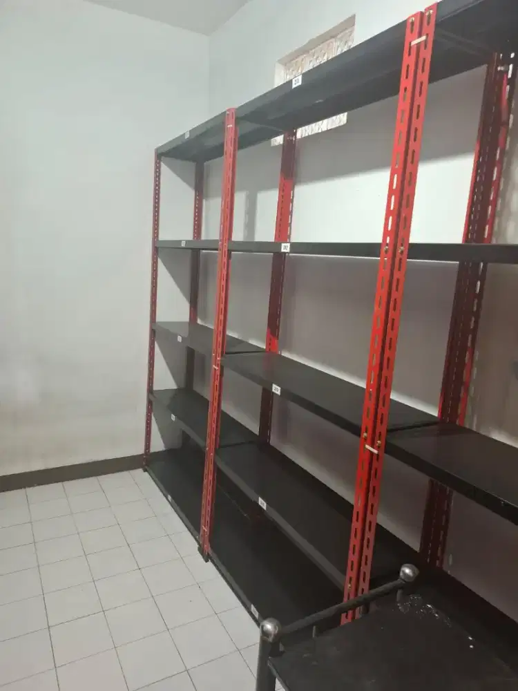 Jual rak besi tebel banget kondisinya seperti baru