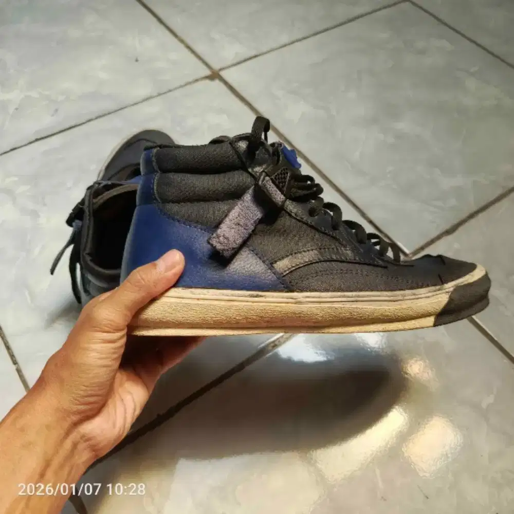 Pahami deskripsi Sepatu Pria Lossing Grip size 42