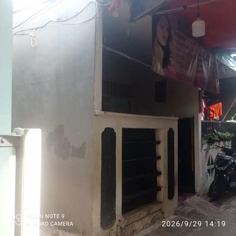 Dijual segera. Rumah sudah rapi. Bisa nego, lokasi trategis. T