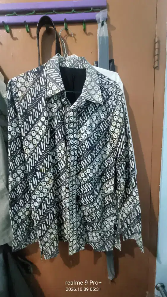 Baju Batik Gratis