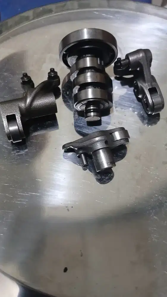 rocker arm dan camshaft motor aerox