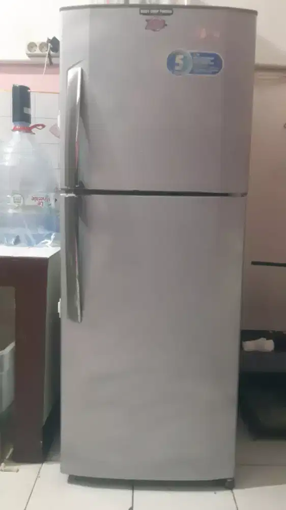 Assalamualaikum ... jual kulkas bekas 2 pintu