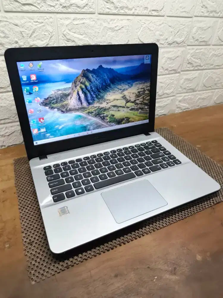Asus X441U intel Core i3 Gen-7 (8/256gb) 14 inch Mulus NORMAL
