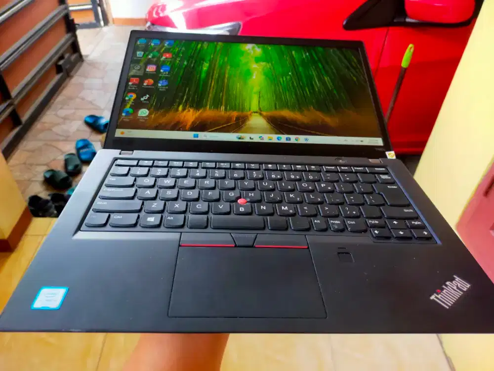 Dijual laptop Lenovo Thinkpad T480s Intel i5 gen 8 ram 8GB SSD 256 FHD