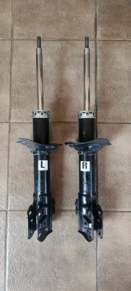 Shock depan original kyb avanza, xenia, veloz thn 2022+ like new