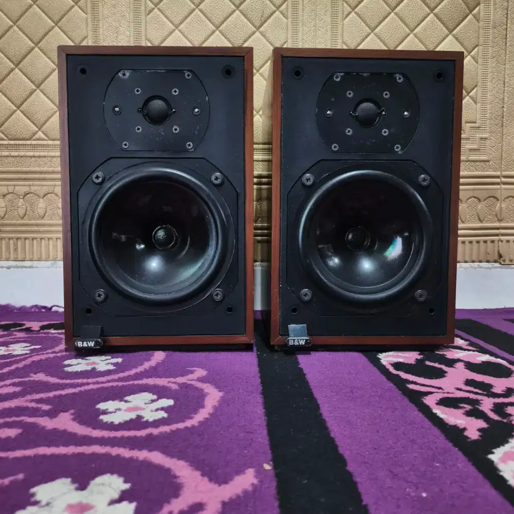 B&W DM12  Bookshelf Speaker