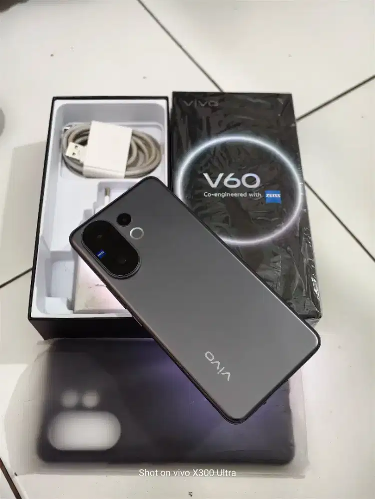 Vivo V60 12/256 Likenew
