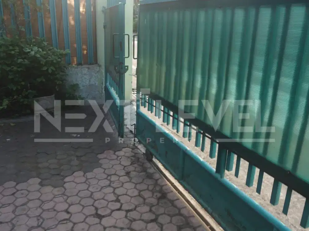 RUMAH KLASIK DENGAN HALAMAN BELAKANG LUAS – TLOGOMAS MALANG