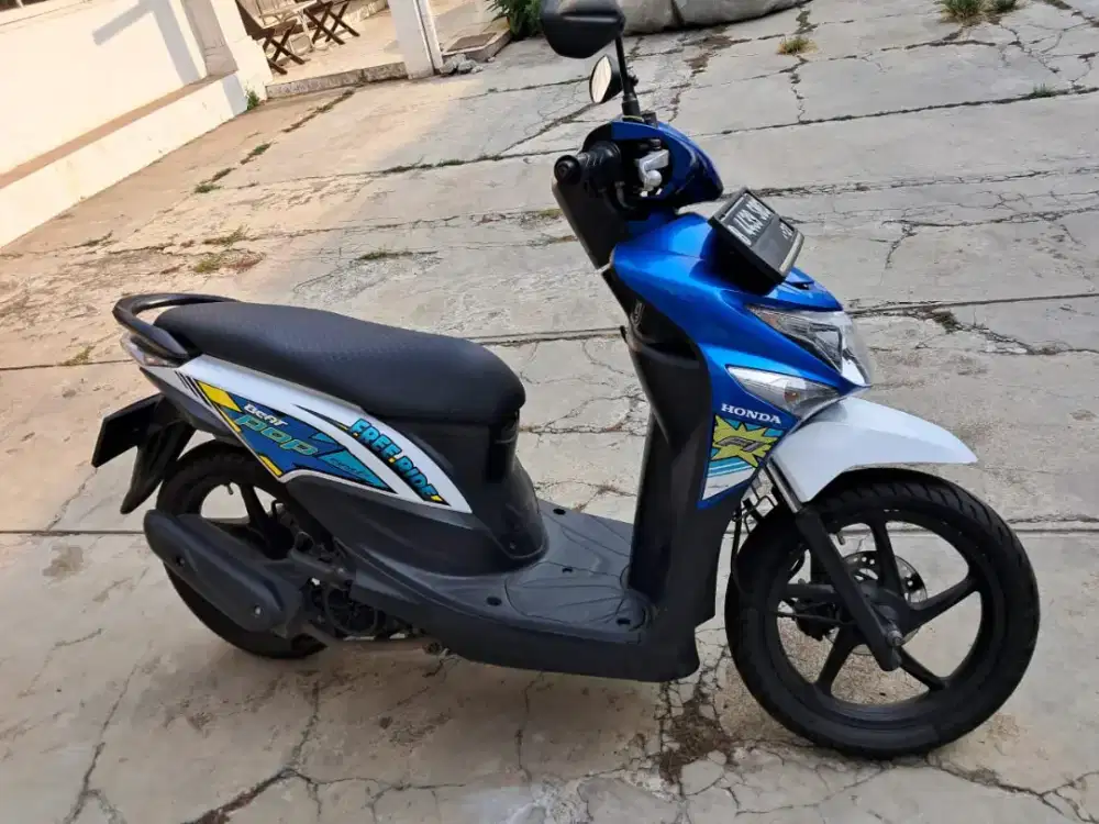 Honda Beat Pop 2017 Putih Biru - KM 32rb - Pajak Panjang 03/2027