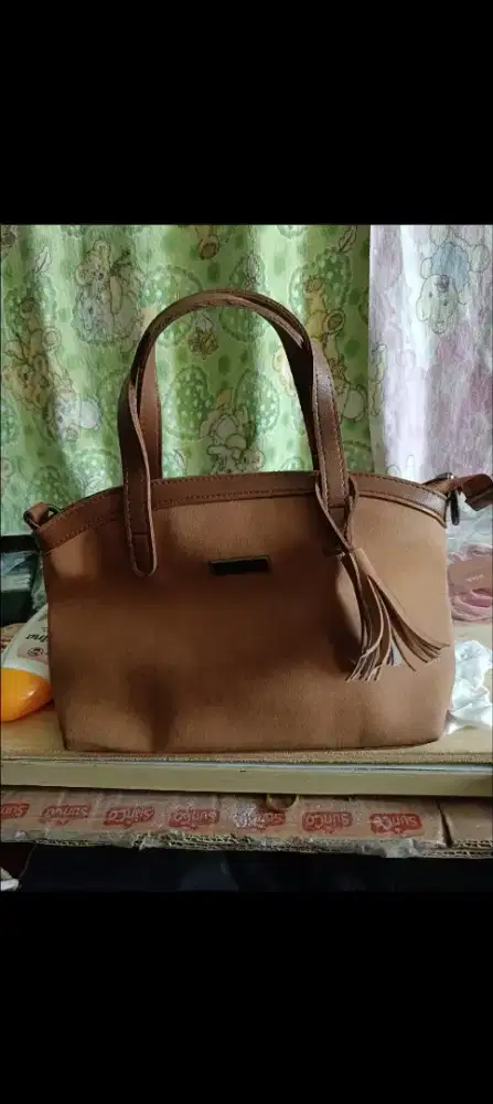 Dijual Tas Charles & Keith Original uk 28x8x14cm.