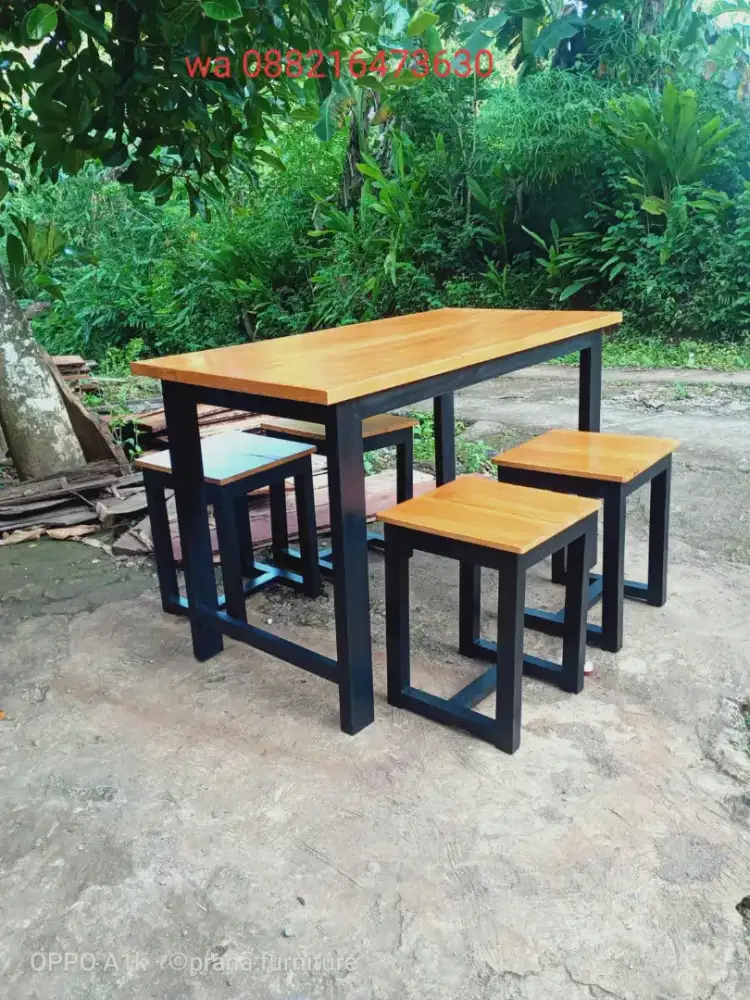 Meja kursi cafe dan warung makan