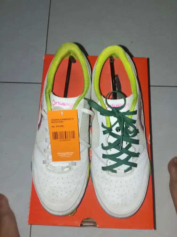 Sepatu Futsal OrtusEight Tipe JOGOSALA RAMPAGE V3 (White/Camo)