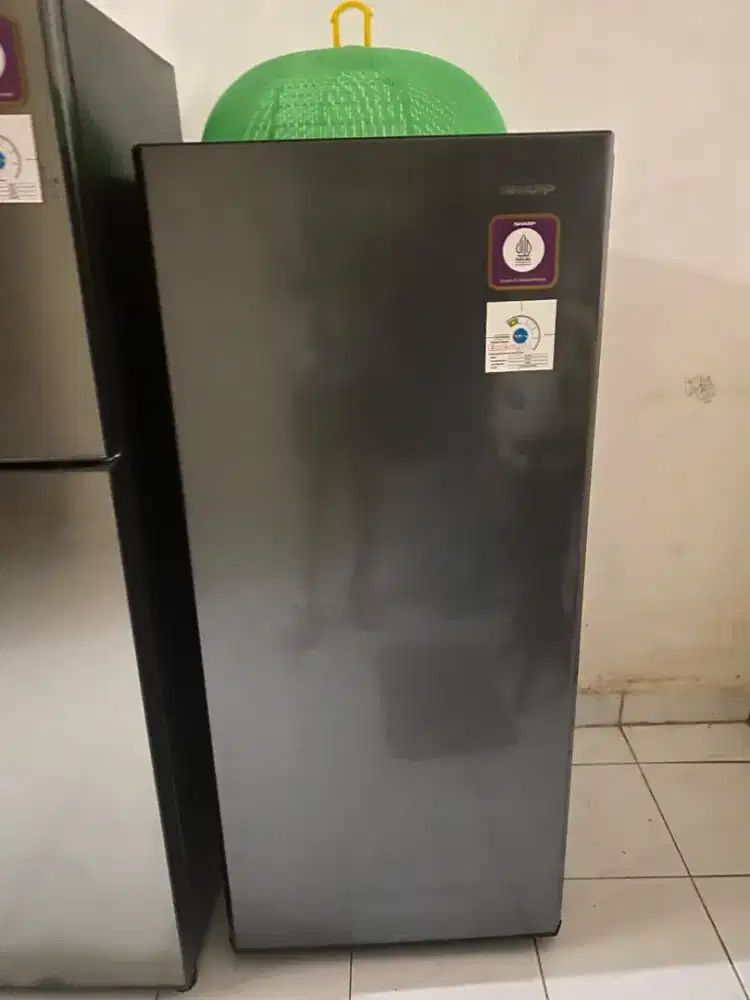 Freezer Sharp 1 Pintu 158 Liter FJ-M186A-HS Bekas