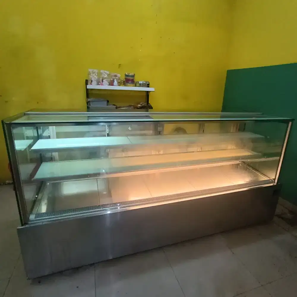 Dijual showcase Dan chiller