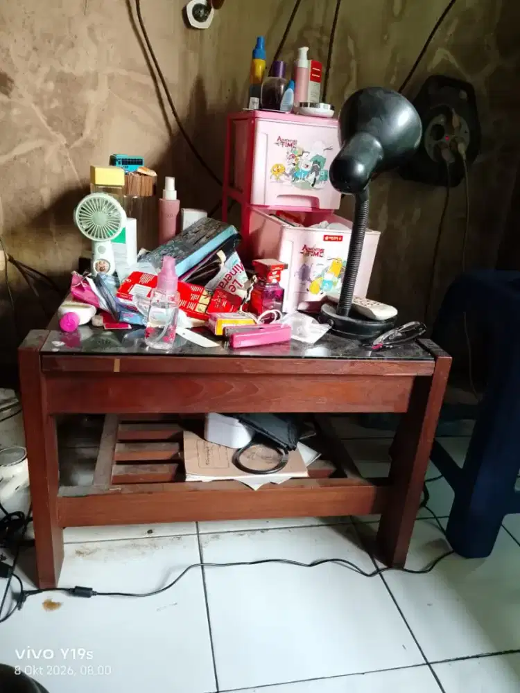 Dijual Meja kayu ada kacanya