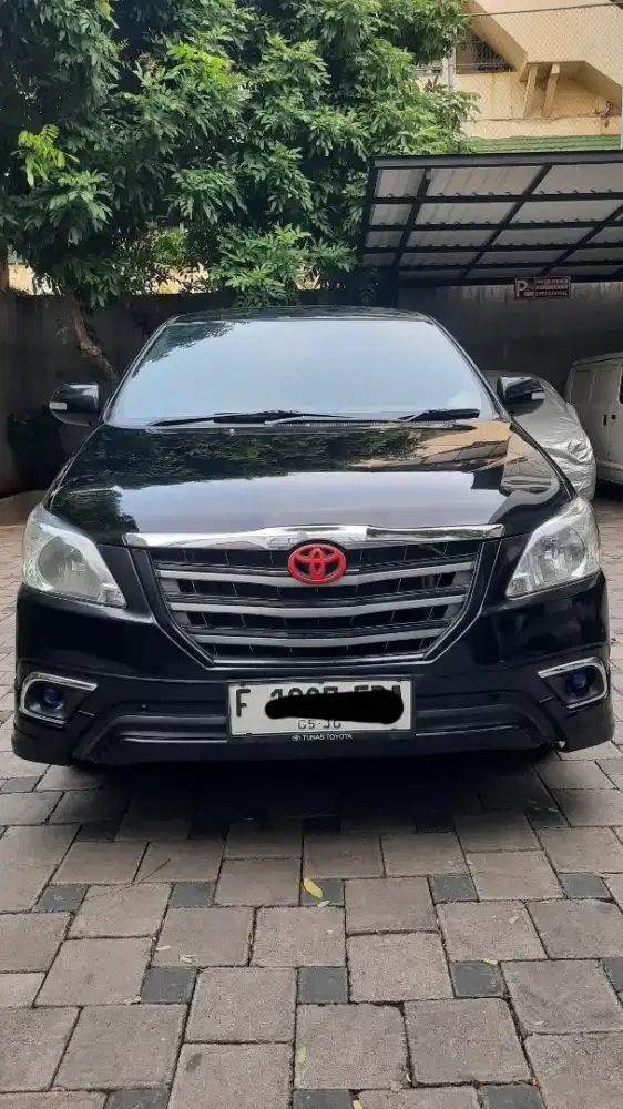 Innova 2.0 V Luxury A/T Bensin