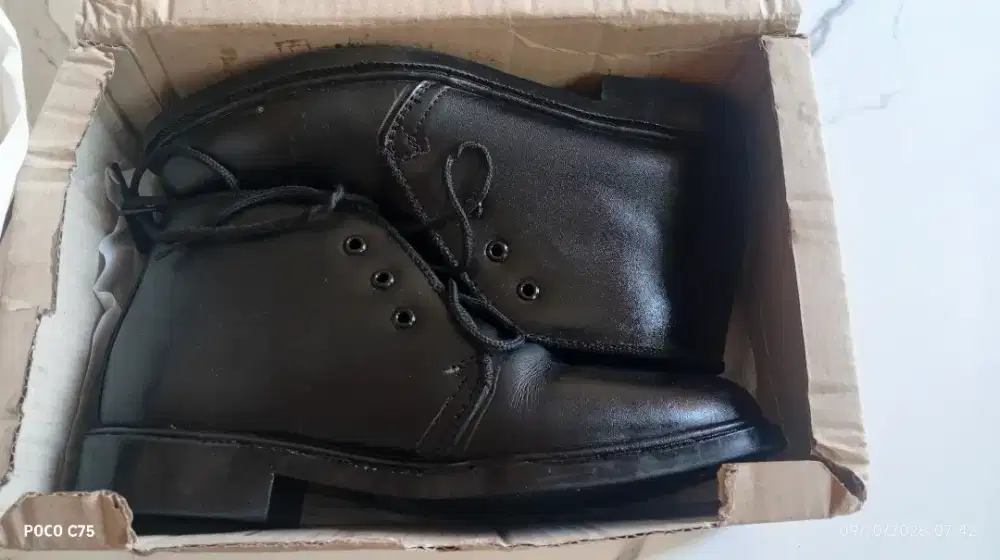 Sepatu PDH sekuriti merk TNI