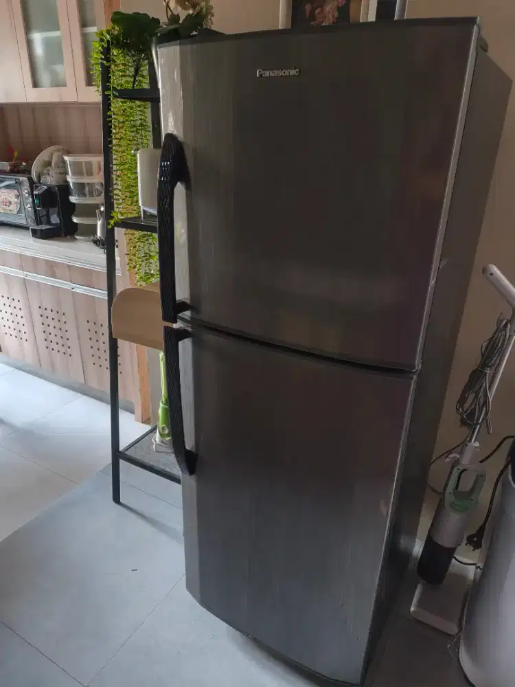 Jual santai kulkas bekas panasonic 2 pintu