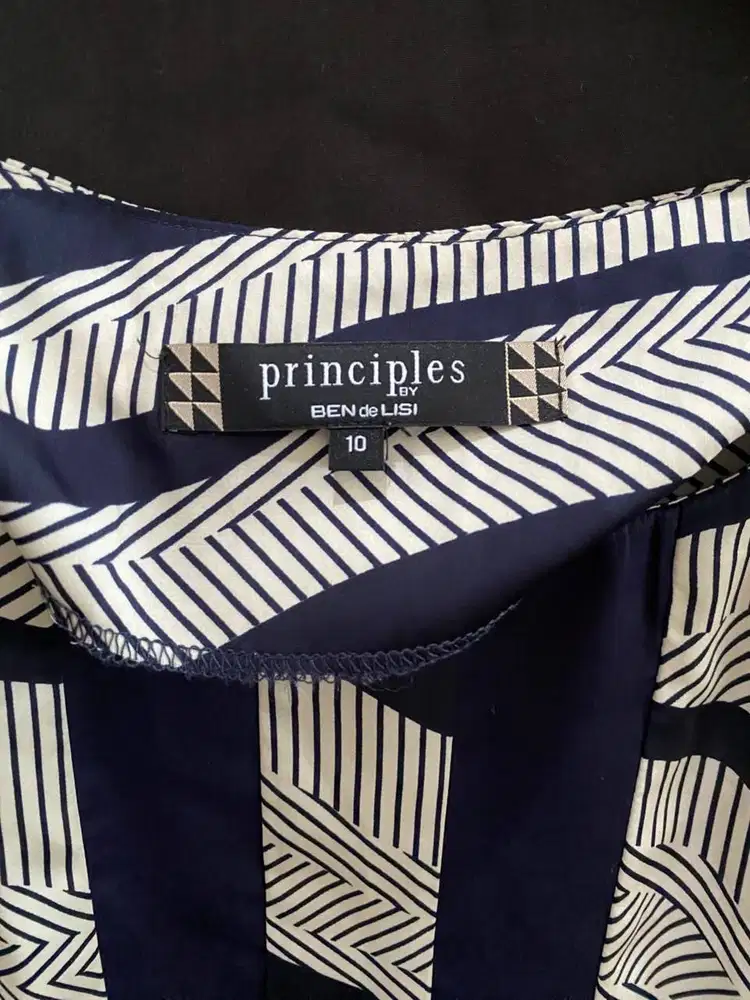 Atasan merk PRINCIPLES