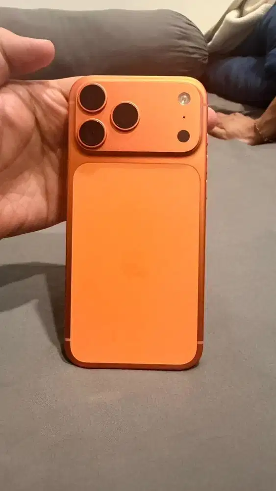 Dijual iPhone 17 Pro Max 512 Cosmic Orange