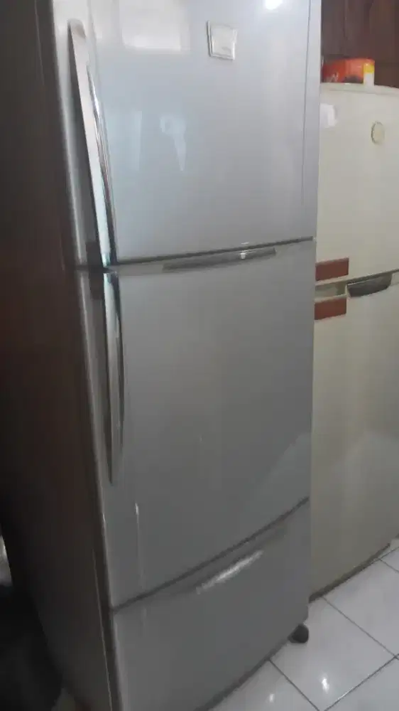 Kulkas jumbo siap pakai