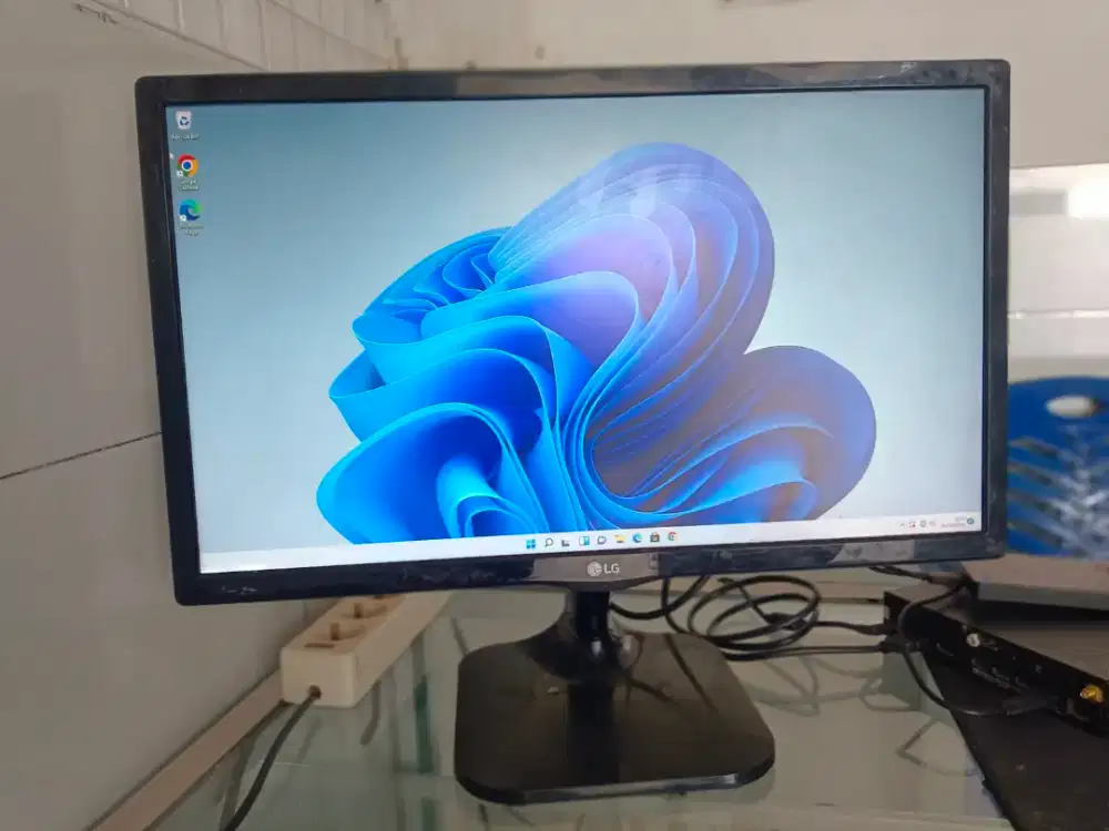 Monitor LED LG 22 inch 22M47VQ Full HD Seken Grade A Kondisi Mulus
