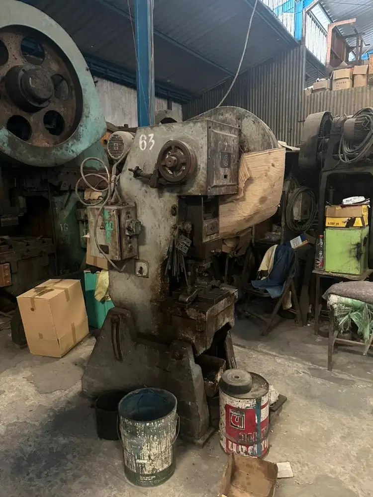DIJUAL MESIN PUNCH PRESS BEKAS/RODA GILA PRODUKSI TAIWAN