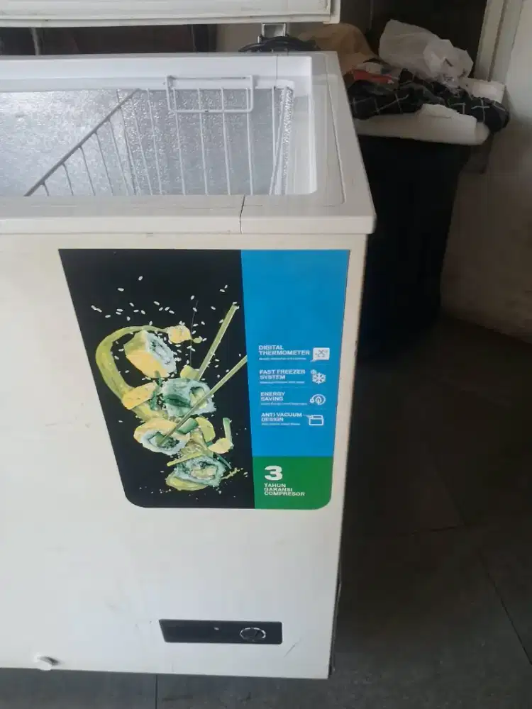 Dijual frizer rumahan kondisi normal semua
